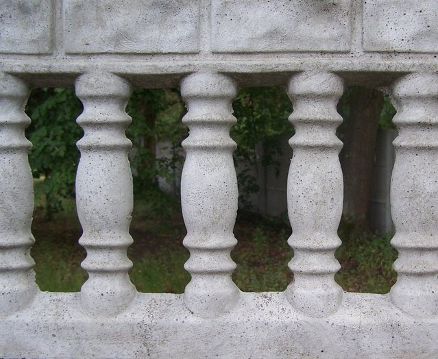 odlévaný betonový plot